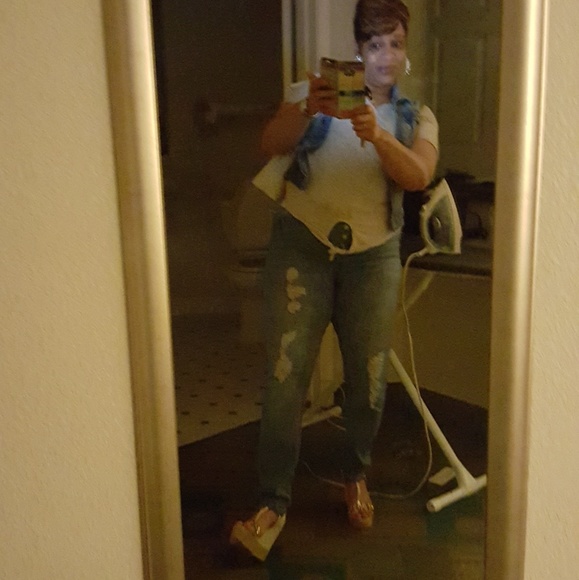 Meet your Posher, Mikita - Picture 2 of 3